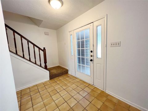 616 Valley Spring Drive, Arlington, TX 76018 — photo 2