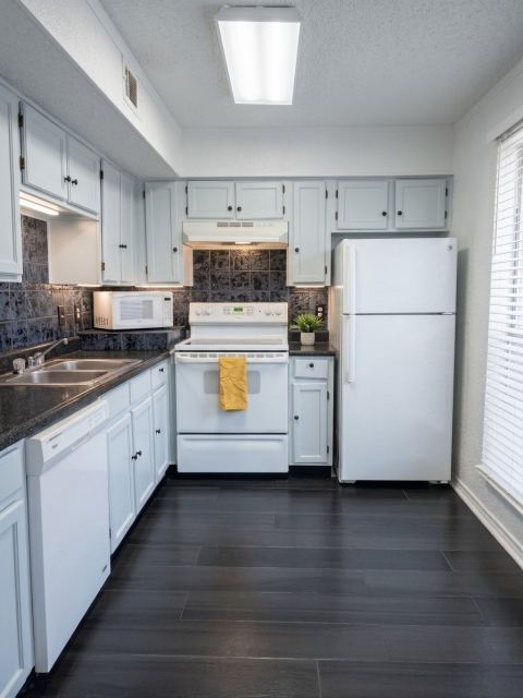 9811 Walnut Street 104, Dallas, TX 75243 — photo 3