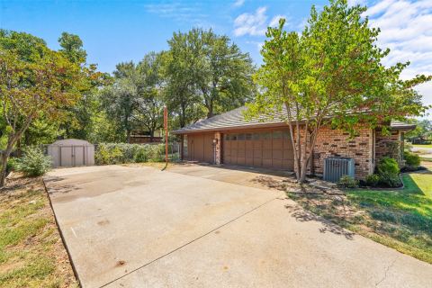2323 Brookside Drive, Arlington, TX 76012 — photo 2