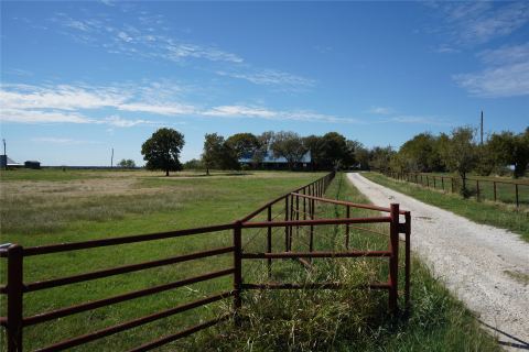 12797 FM 1385, Pilot Point