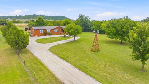 2914 Oak Court, Granbury