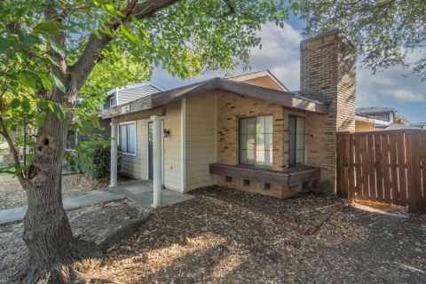 613 Hunters Glen Street, Lewisville, TX 75067 — photo 3