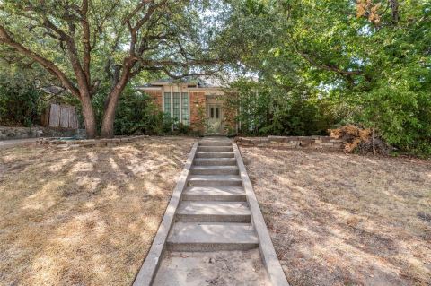 1901 Wedgewood Drive, Grand Prairie