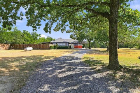 2626 Dripping Springs Road, Sherman, TX 75090 — photo 2