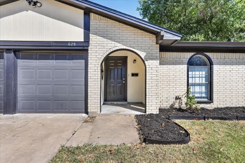 628 Lisa Street, Burleson, TX 76028 — photo 2