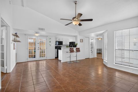 303 Liberty Place, Grand Prairie, TX 75052 — photo 2