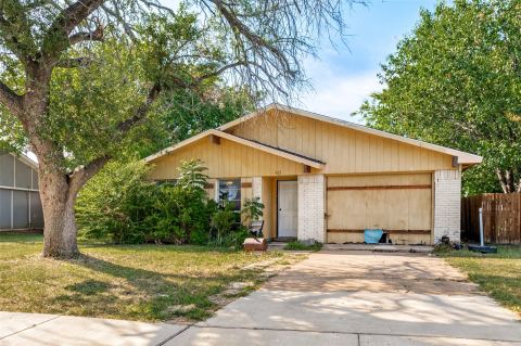 422 N Holiday Drive, Grand Prairie, TX 75052 — photo 3