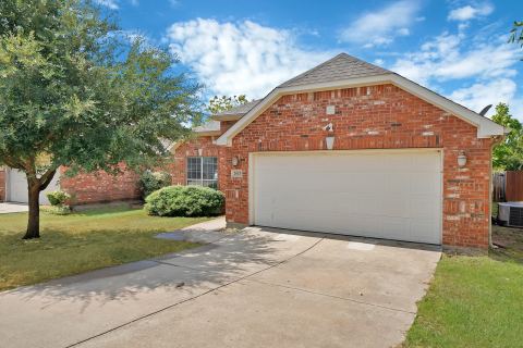 2633 Pioneer Bluffs Road, Balch Springs, TX 75181 — photo 2
