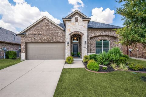 908 Berry Street, Celina