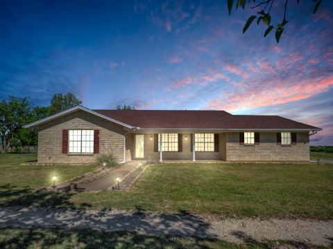 5108 Woodard Avenue, Cleburne, TX 76033 — photo 2