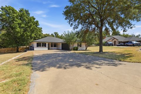 9705 Rosalie Court, Granbury, TX 76049 — photo 2