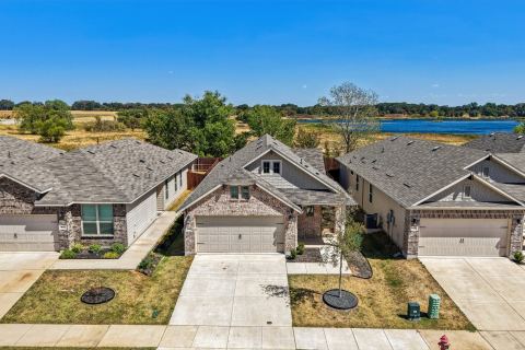 925 King Street, Aubrey, TX 76227 — photo 2