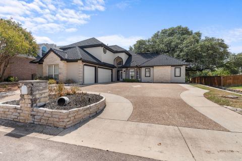 8517 Woodlake Circle, Fort Worth