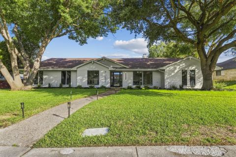 7031 Hunters Ridge Drive, Dallas