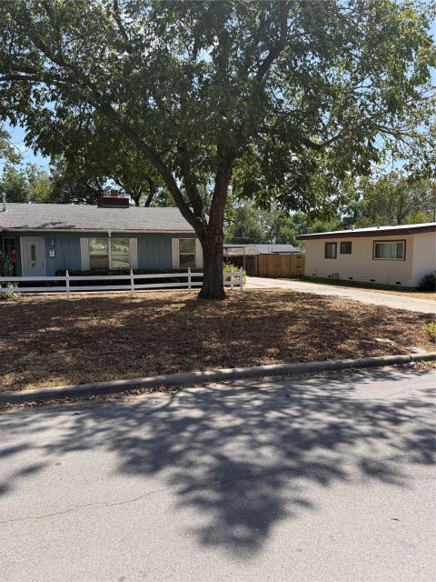 1101 W Chambers Street, Cleburne, TX 76033 — photo 3
