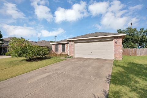112 Blackforest Road, Krum, TX 76249 — photo 2