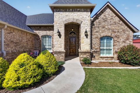 164 Spring Meadow Drive, Springtown, TX 76082 — photo 2