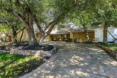 707 Findlay Drive, Arlington, TX 76012 — photo 2