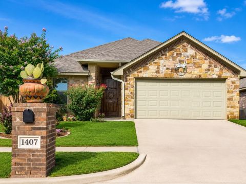 1407 Lauren Lane, Granbury