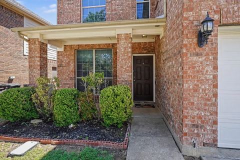 10800 Emerald Park Lane, Fort Worth, TX 76052 — photo 2