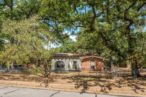 2817 Buffalo Court, Arlington, TX 76013 — photo 2