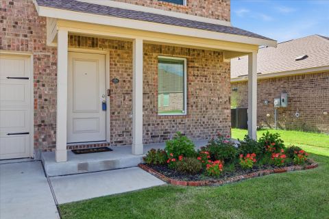 7114 Amber Barn Avenue, Pilot Point, TX 76258 — photo 2