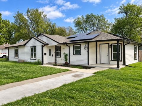 709 SW Dallas Street, Grand Prairie, TX 75051 — photo 2