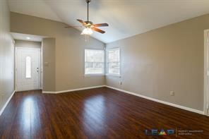 565 Hunters Glen Street, Lewisville, TX 75067 — photo 2