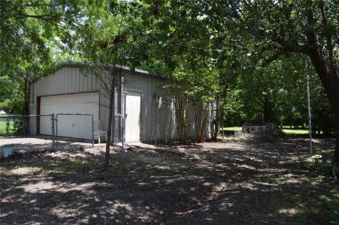 3915 Wellington Street, Greenville, TX 75401 — photo 2