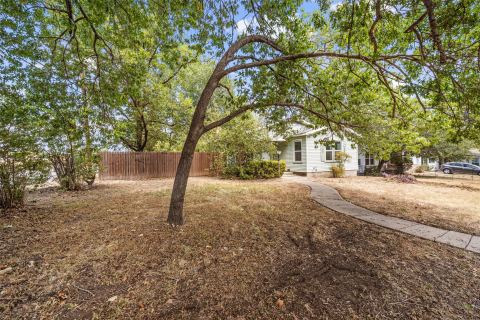 4529 Sanger Avenue, Waco, TX 76710 — photo 2