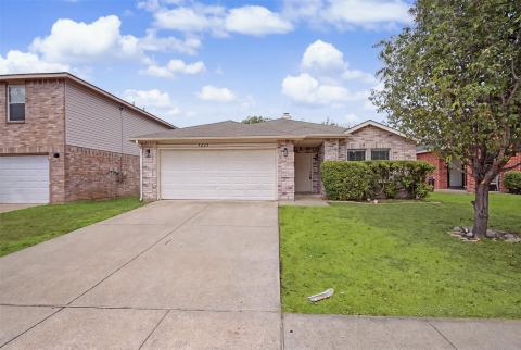 5225 Newcastle Lane, Fort Worth, TX 76135 — photo 3