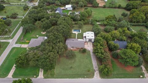 22 Spring Oaks Road, Burleson