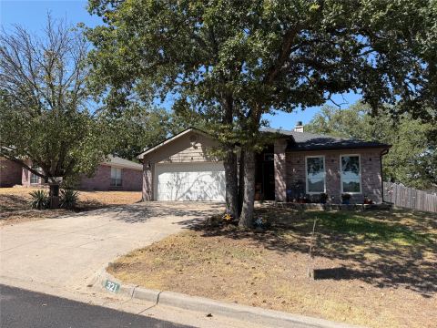 321 Pecos Drive, Weatherford