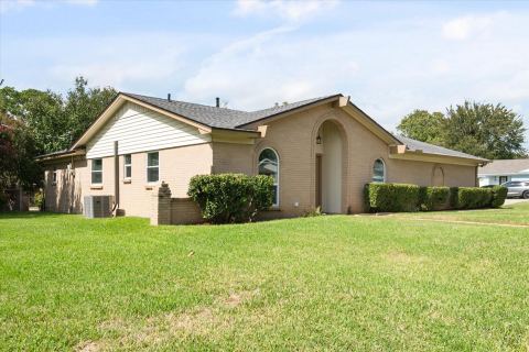 2017 Hurstview Drive, Hurst, TX 76054 — photo 3