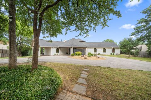 8542 Meadowbrook Drive, Fort Worth, TX 76120 — photo 2