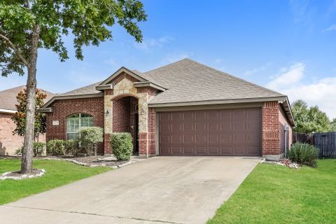 207 Rawhide Street, Waxahachie