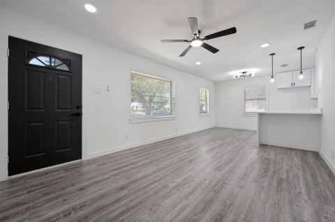 209 W 12th Street, Irving, TX 75060 — photo 2