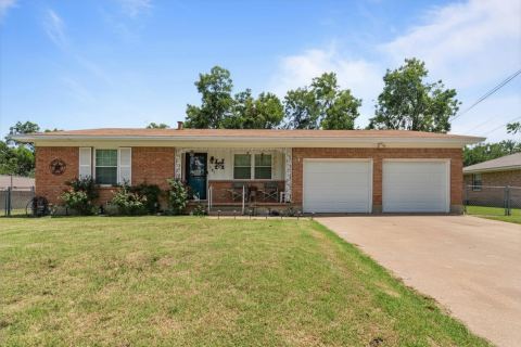 107 Woodard Avenue, Cleburne