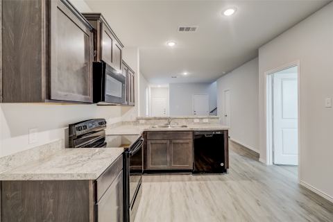 5528 Calm Waters Court, Fort Worth