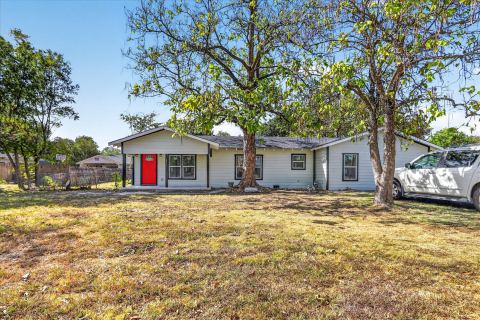 613 W Main Street, Crowley