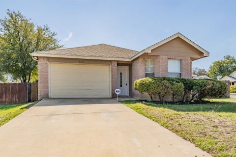 3750 Meadowbrook Drive, Fort Worth