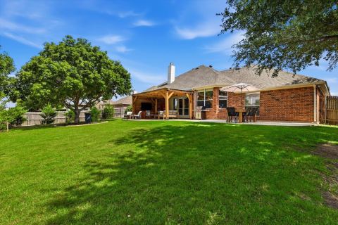 115 Honeysuckle Drive, Justin, TX 76247 — photo 2
