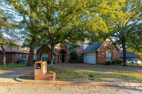 2411 Cross Timbers Trail, Arlington, TX 76006 — photo 2