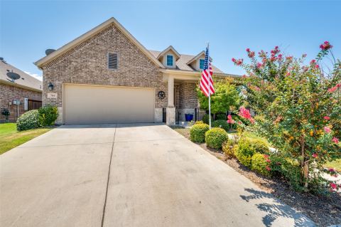 704 Louisville Road, Aubrey, TX 76227 — photo 2