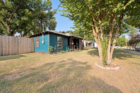 1008 E Russell Avenue, Carrollton, TX 75006 — photo 3