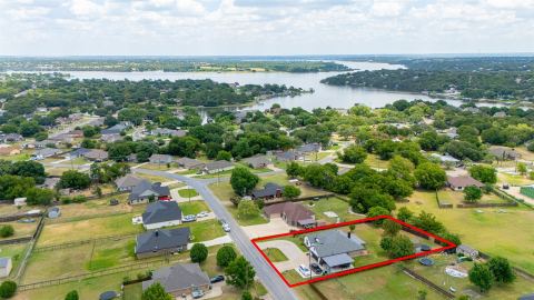 1305 E Apache Trail, Granbury, TX 76048 — photo 3