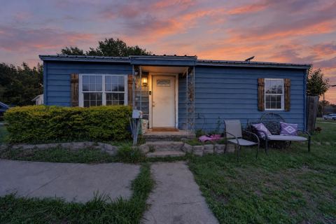 318 Charles Drive, Irving, TX 75060 — photo 2