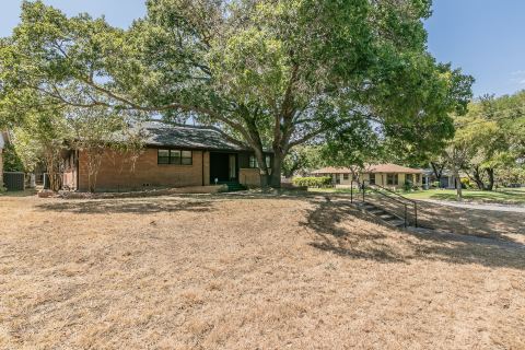 2900 Ryan Place Drive, Fort Worth, TX 76110 — photo 2