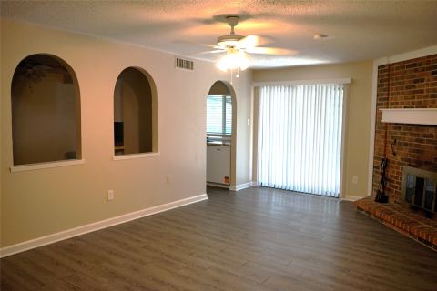 1104 Cedar Hill Lane, Arlington, TX 76014 — photo 2