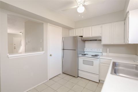 2813 Wimbledon Court D, Garland, TX 75041 — photo 2